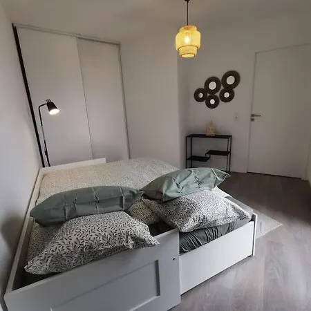 Cosy Et Paisible Proche Paris - Metro A 2min * Romainville