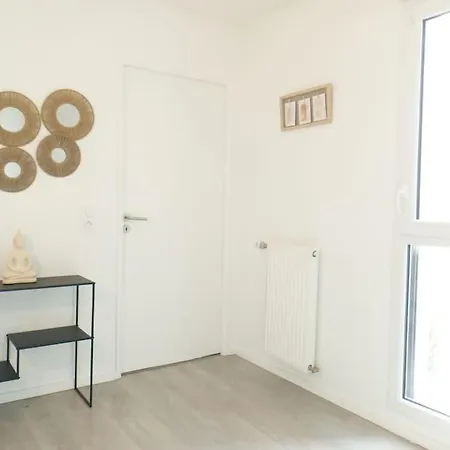 Cosy Et Paisible Proche Paris - Metro A 2min Apartment